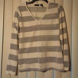 4/$30 White & silver striped v-neck top size S